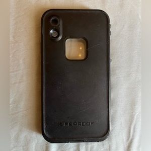iPhone XR lifeproof case